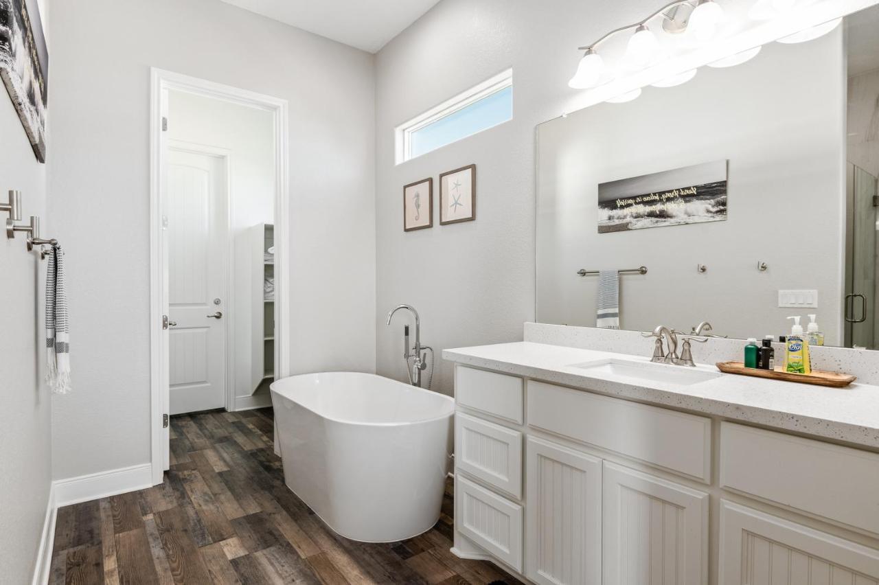 Stylish 4Br Crystal Beach Retreat Walk To Beach Bolivar Peninsula Εξωτερικό φωτογραφία